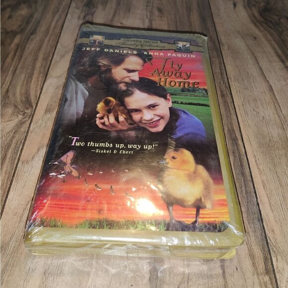 Fly Away Home (VHS, 1997, Closed Captioned Clam Shell Case) New Sealed - Picture 1 of 6